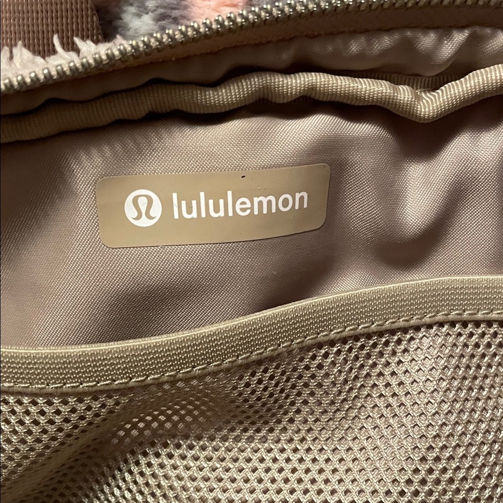 lululemon athletica Cream Crossbody Bag - Picture 6 of 11